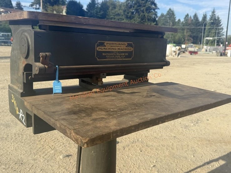vintage-paper-punch-w/-stand-image-8