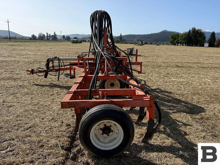 2008-custom-22.5'-air-seeder-image-3