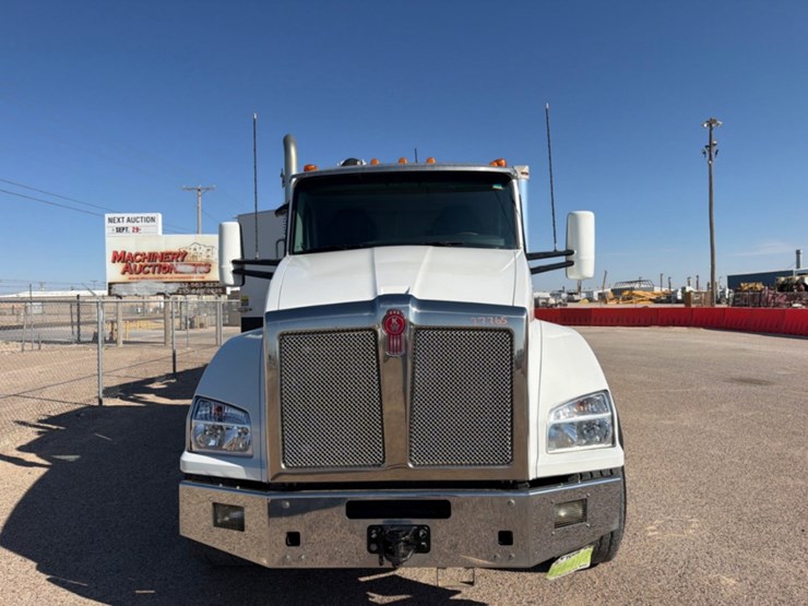 2024-kenworth-t880-image-2