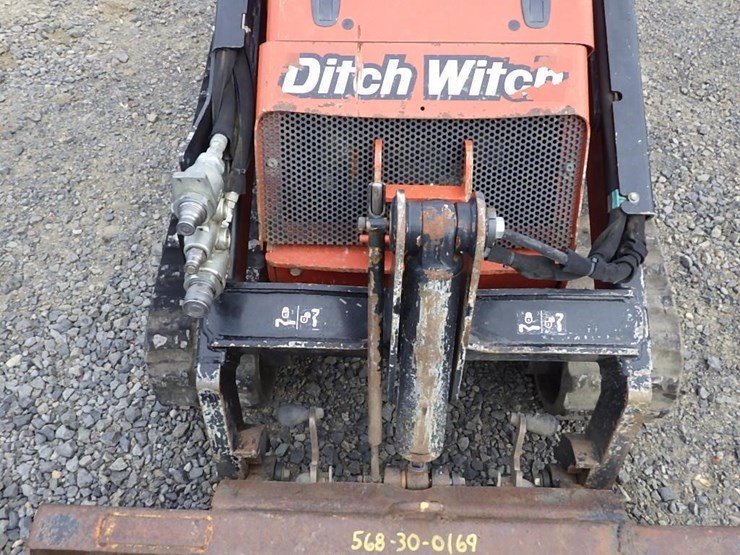 2022-ditch-witch-sk800-image-10