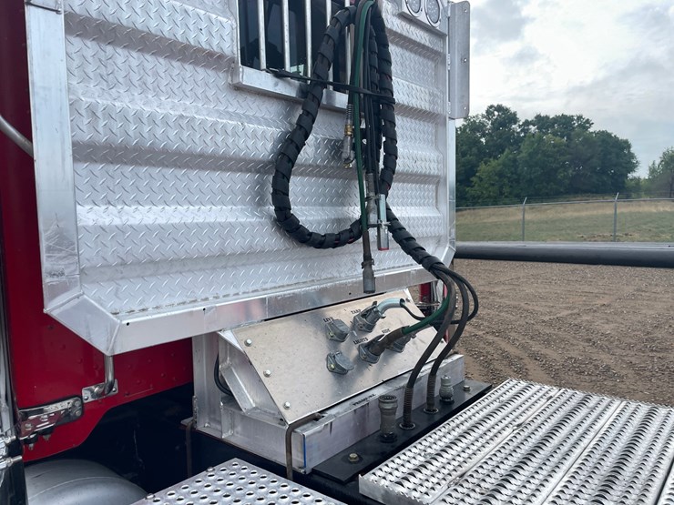 1999-peterbilt-379-image-24