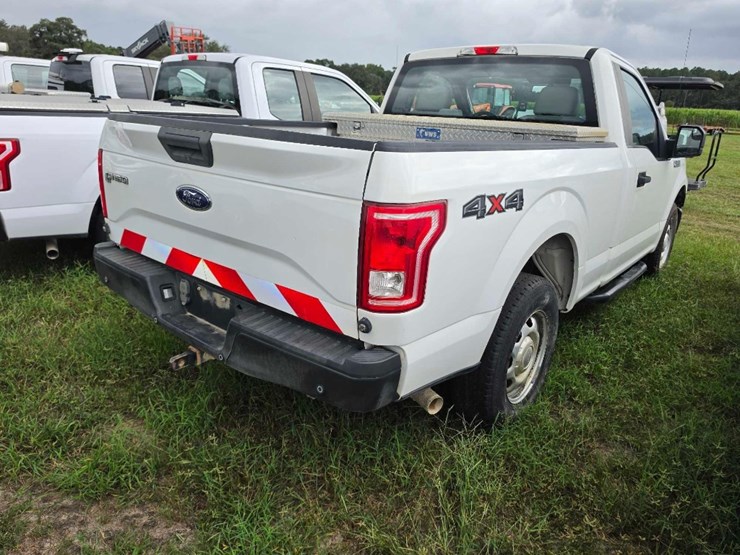 2017-ford-f150-xl-image-5