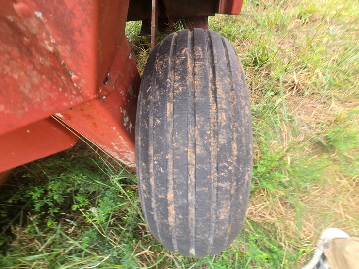 hesston-1091-image-18