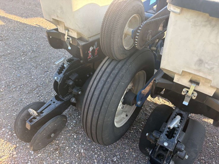 2014-kinze-3140-image-27