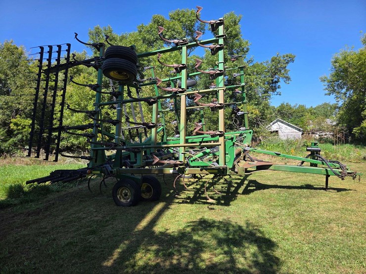 john-deere-2210-image-2
