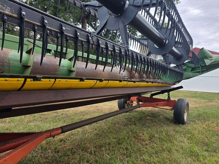 john-deere-220-image-13