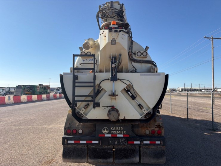 2024-kenworth-t880-image-12