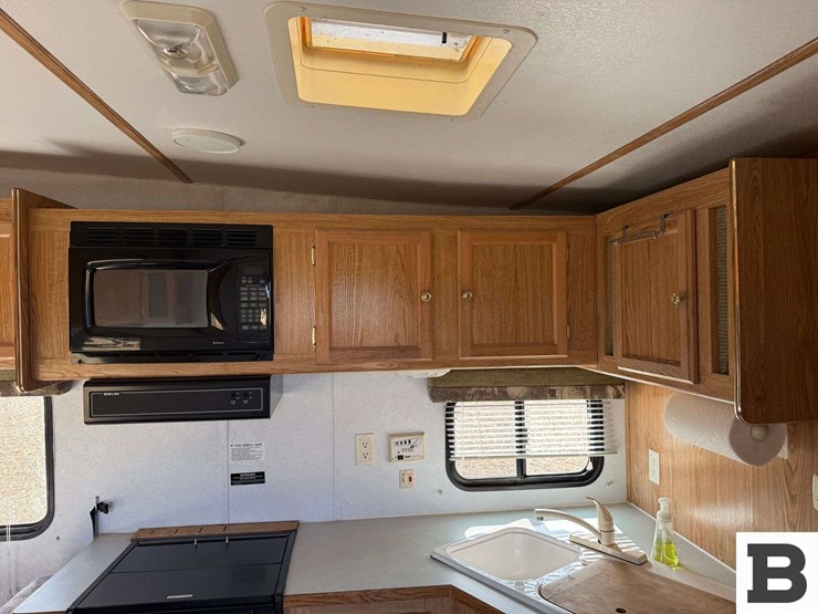 2002-tahoe-transport-21'-toy-hauler-travel-trailer-image-35