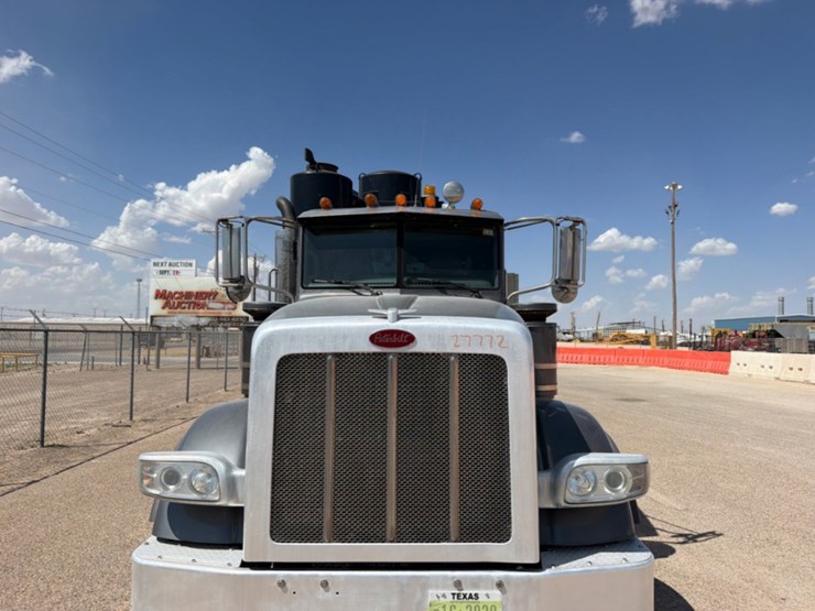 2018-peterbilt-367-image-2