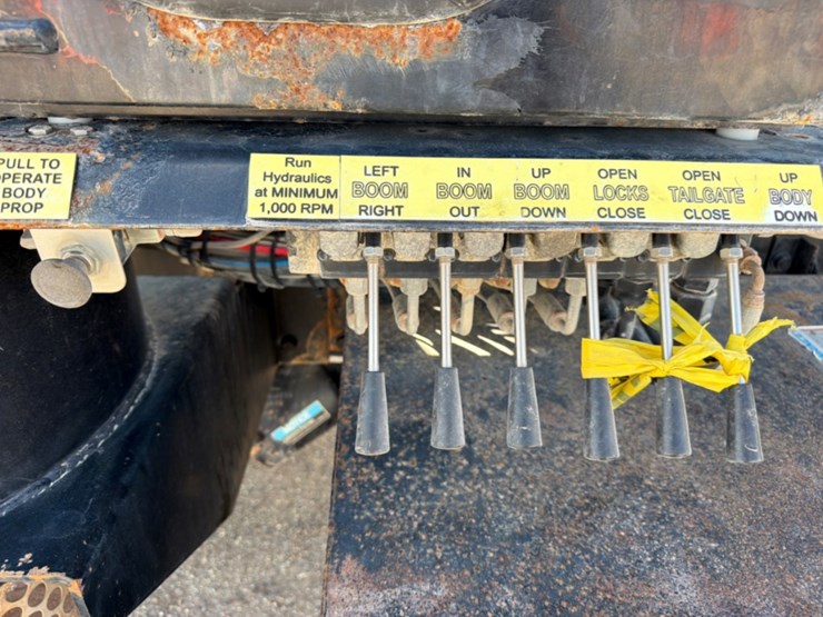 2019-peterbilt-367-image-14