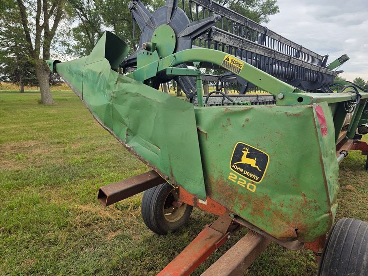 john-deere-220-image-3