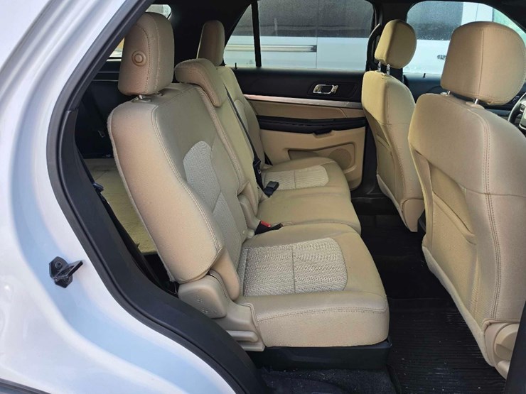 2017-ford-explorer-image-7
