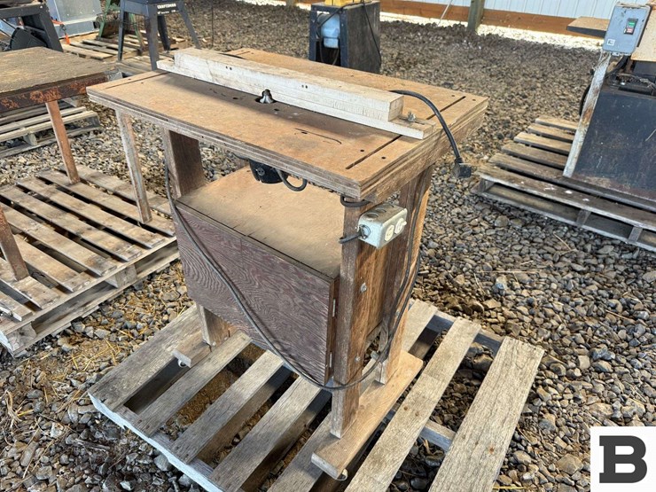 wood-router-table-w/-router-image-1