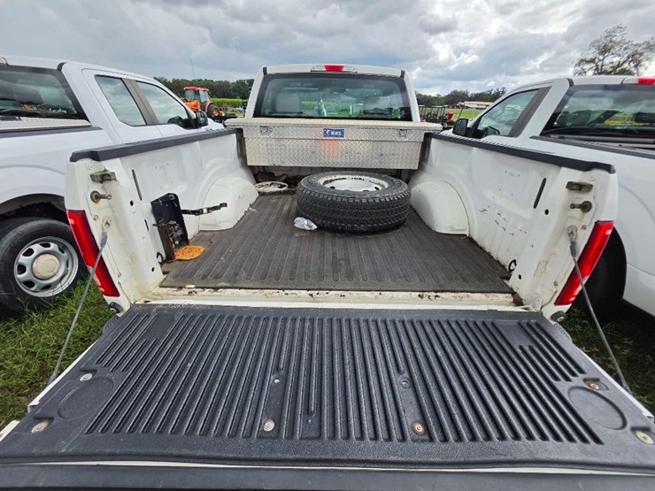 2017-ford-f150-xl-image-6