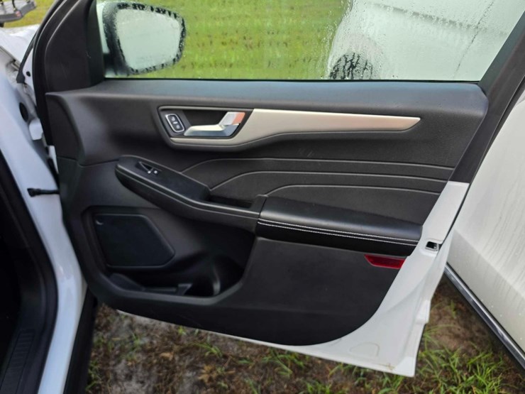 2022-ford-escape-image-11