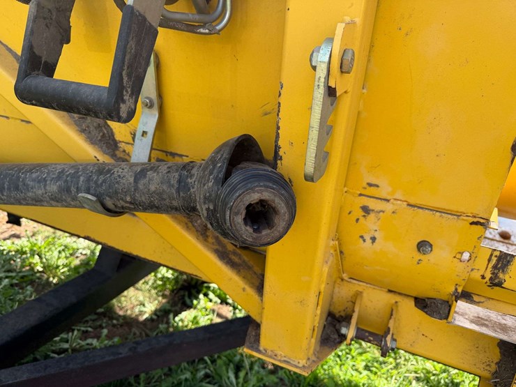new-holland-73c-image-24