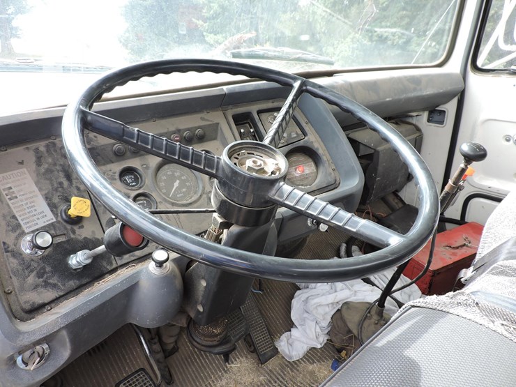 1985-ford-700-image-7