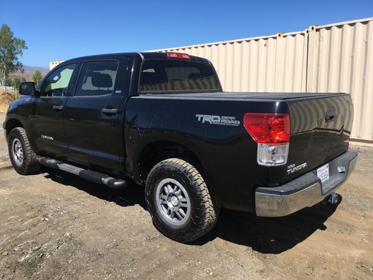 2010-toyota-tundra-sr5-image-4