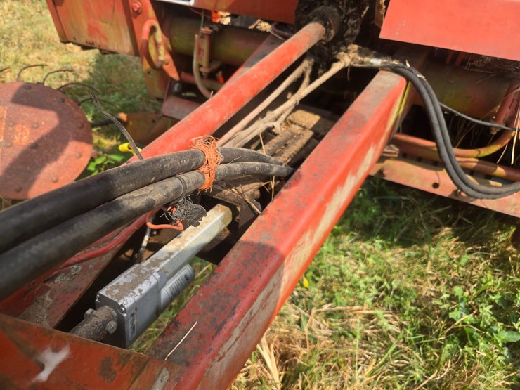 hesston-5540-image-14