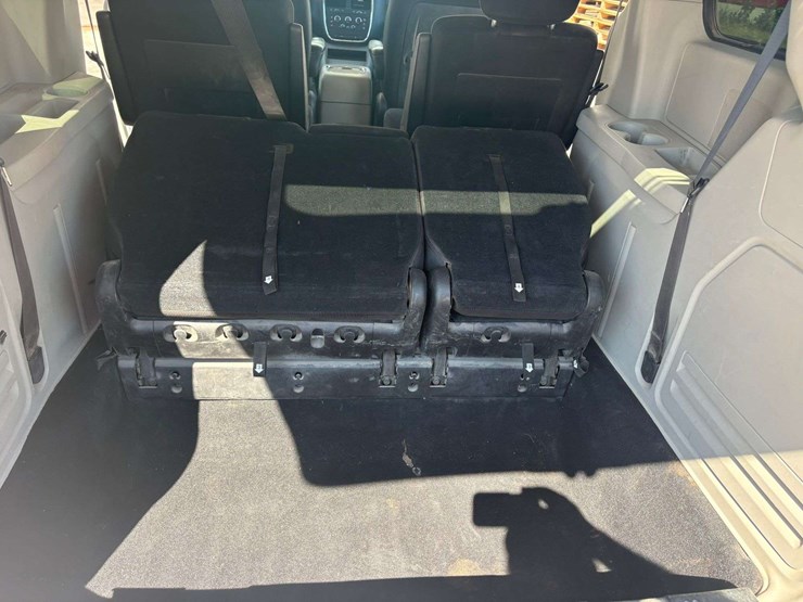 2016-dodge-grand-caravan-sxt-image-21