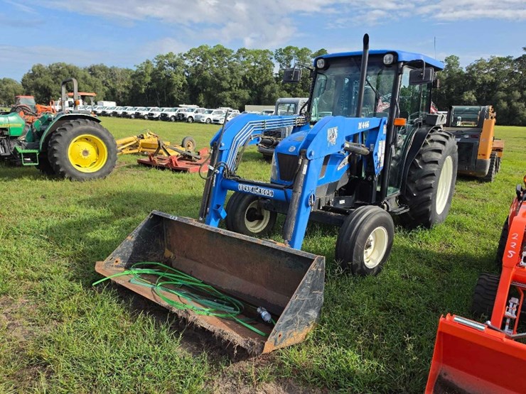 223---new-holland-tn70da-utility-tractor-image-3