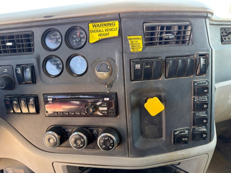 2018-peterbilt-567-image-19