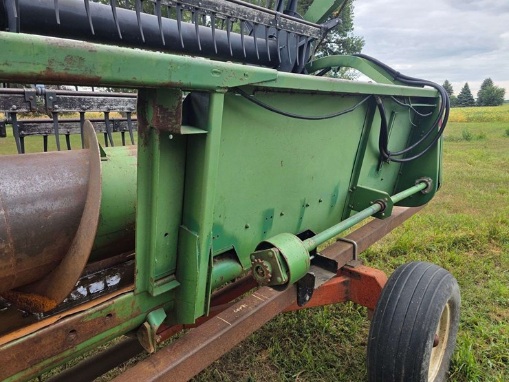 john-deere-220-image-9