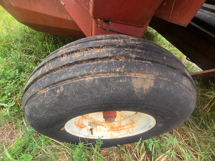 hesston-1091-image-17