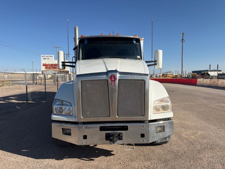 2024-kenworth-t880-image-2