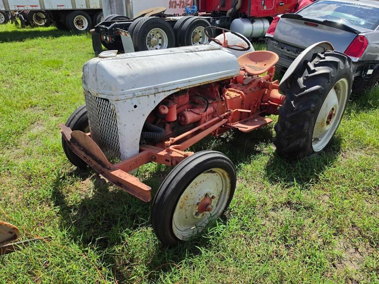 1950-ford-tractor-image-2