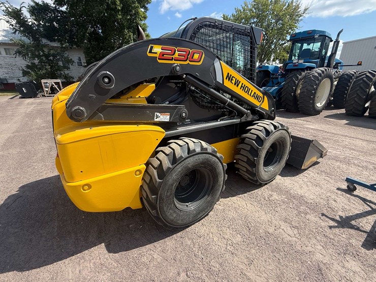 new-holland-l230-image-7