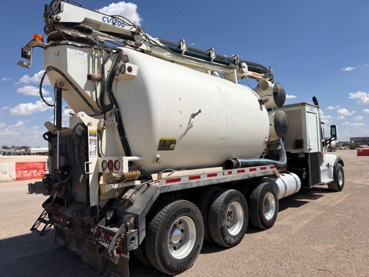2018-peterbilt-567-image-11