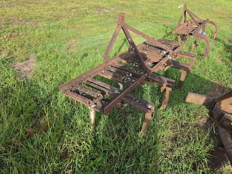 191---9-shank-spring-tooth-cultivator-image-4