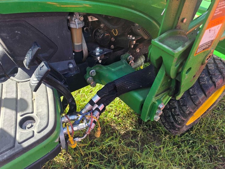 2021-john-deere-2025r-image-10