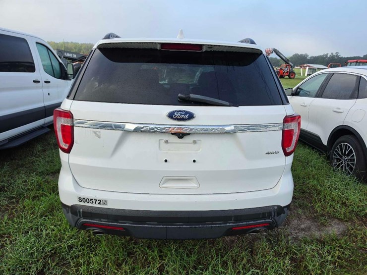 2017-ford-explorer-image-5