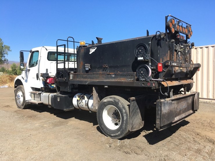 2016-freightliner-m2-asphalt-patch/slury-seal-image-4