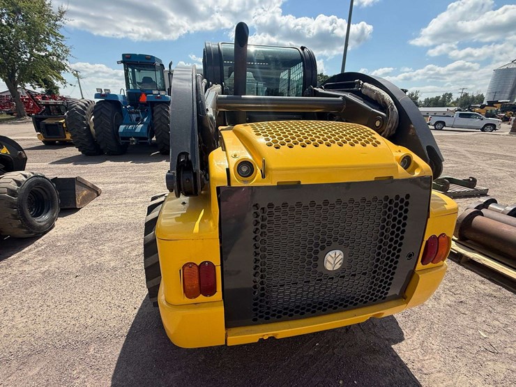 new-holland-l230-image-4