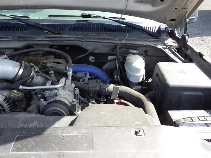 2004-chevrolet-2500hd-image-12