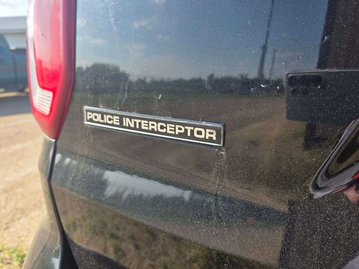 2016-ford-explorer-police-interceptor-image-21