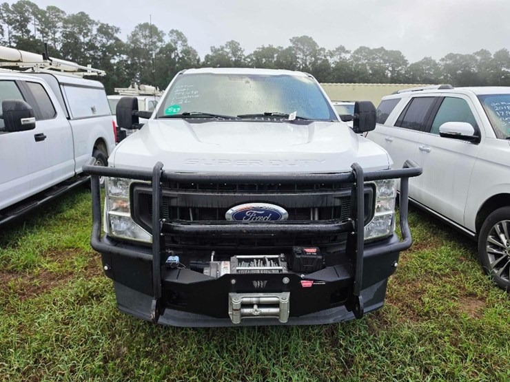 2021-ford-f250-xl-image-2