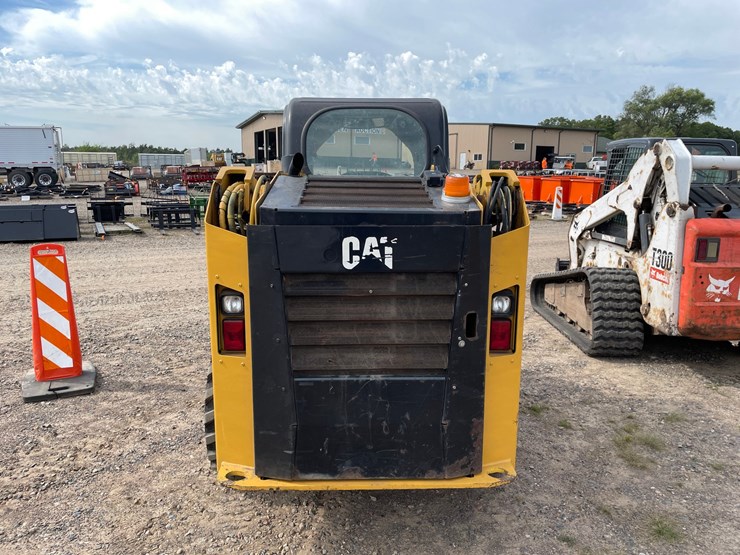 2013-caterpillar-236d3-image-6