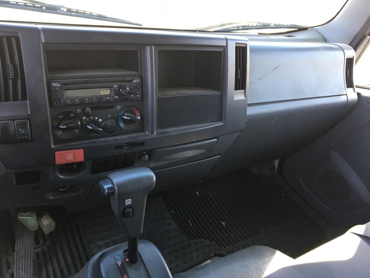 2022-isuzu-npr-hd-image-7