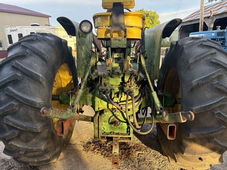 john-deere-4010-image-3