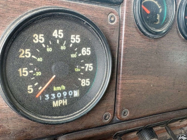 1990-cummins-855-image-38