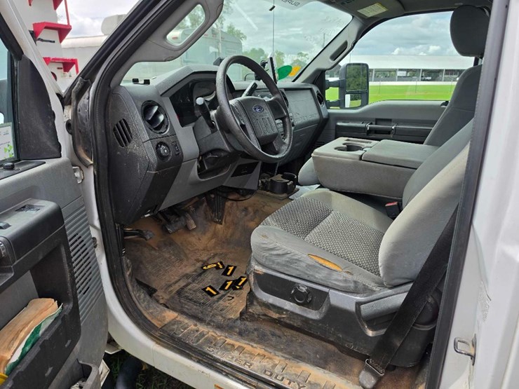 2014-ford-f550-image-10
