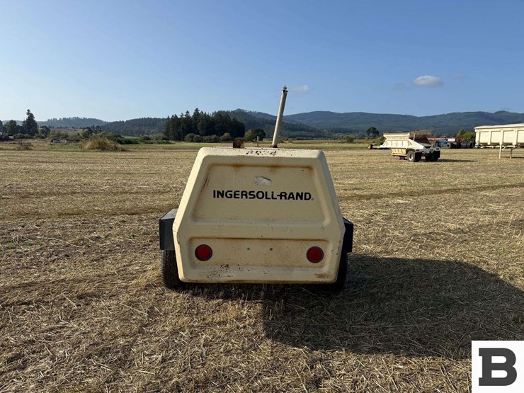 1995-ingersoll-rand-p185wjd-185-cfm-portable-air-compressor-image-4