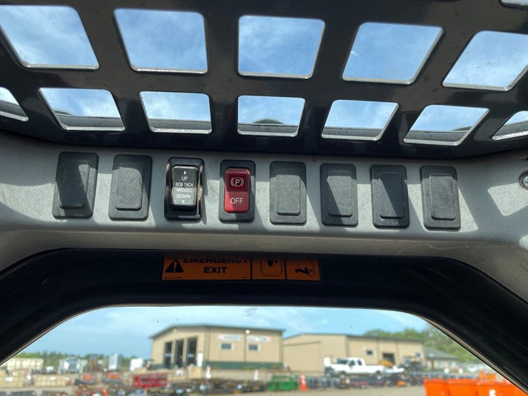 2003-bobcat-t300-image-32