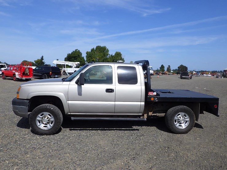 2004-chevrolet-2500hd-image-2
