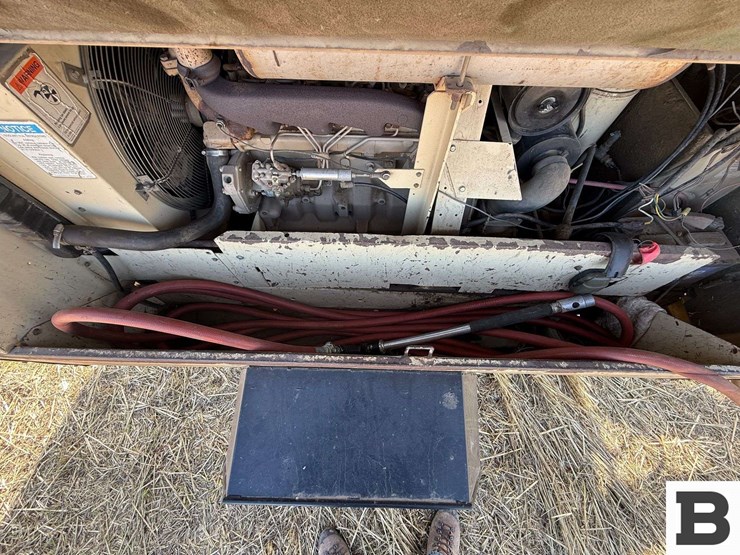 1995-ingersoll-rand-p185wjd-185-cfm-portable-air-compressor-image-27