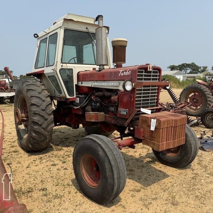 1969 FARMALL 1256
